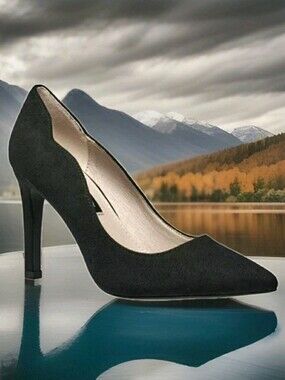 FRENCH CONNECTION: WOMEN’S SCALLOP BLACK HEELS: SIZE 8: BRAND NEW